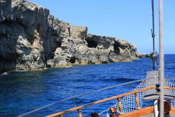 Malta: Comino, Blue Lagoon, and Caves Day Trip - Boat Features and Facilities