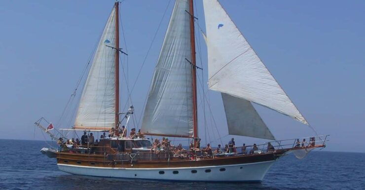 Malta: Turkish Gulet Private Half Day Cruise - Activities and Amenities