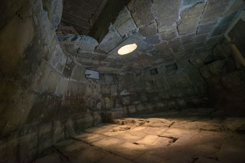 Mamertine Prison ticket with audio guide in Rome - Going down into the prison