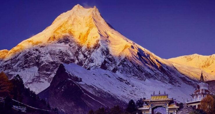 Manaslu Circuit Trek - Experience the Stunning Mountain Views
