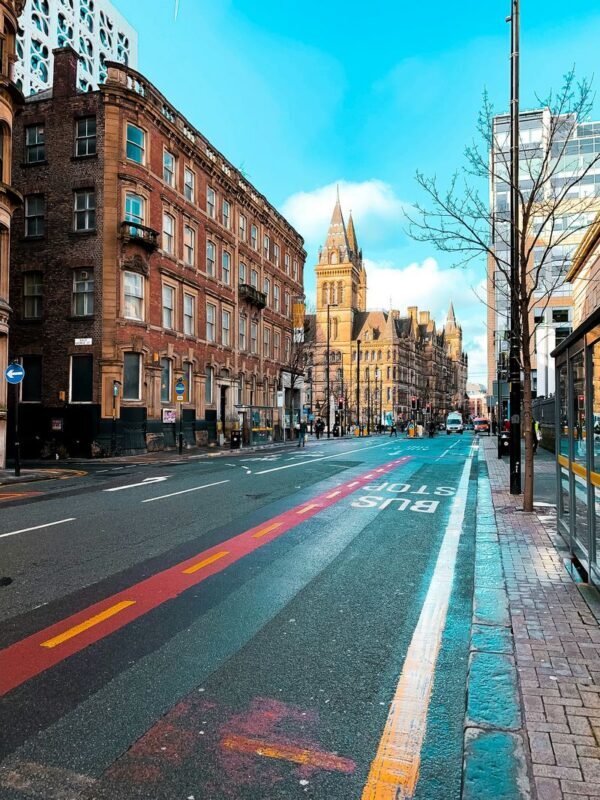 Manchester City Walk: 2-Hour Immersive Tour with Chinese Guide - Railways, canals and the Industrial Revolution