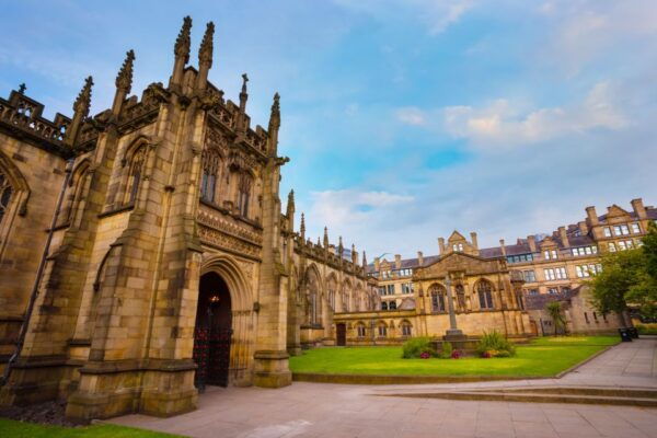Manchester: First Discovery Walk and Reading Walking Tour - The Sum Up