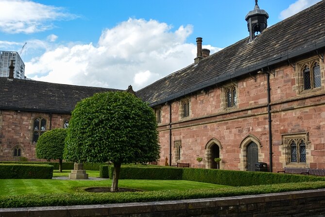 Manchester Self Guided City Walk and Interactive Treasure Hunt - Included Features