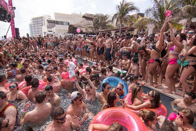 Mandala Beach Club Cancun - Food, Drinks, and Service