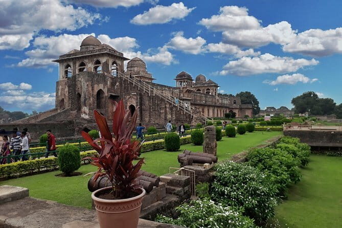 Mandu & Maheshwar Day Tour from Indore with Guide & Entrances - Who Is This Tour Best For?