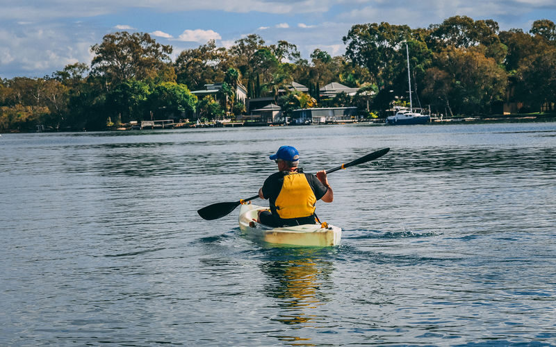 Mangroves and Mansions Guided Kayak Tour of Noosa River - Learning to paddle before the route opens up