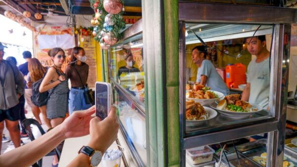 Manila: Cycling and Walking Food Tour - Insights Into History and Religion