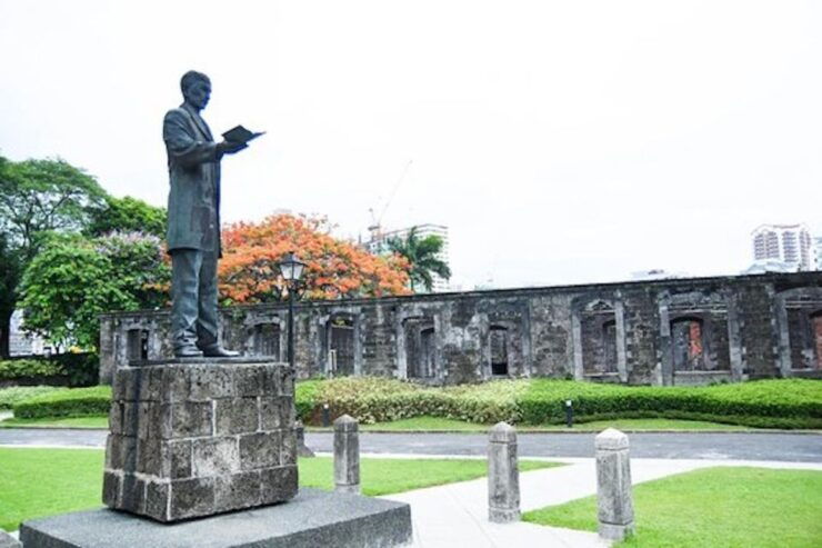 Manila: Filipino Historic Walking Tour in Intramuros - Experience