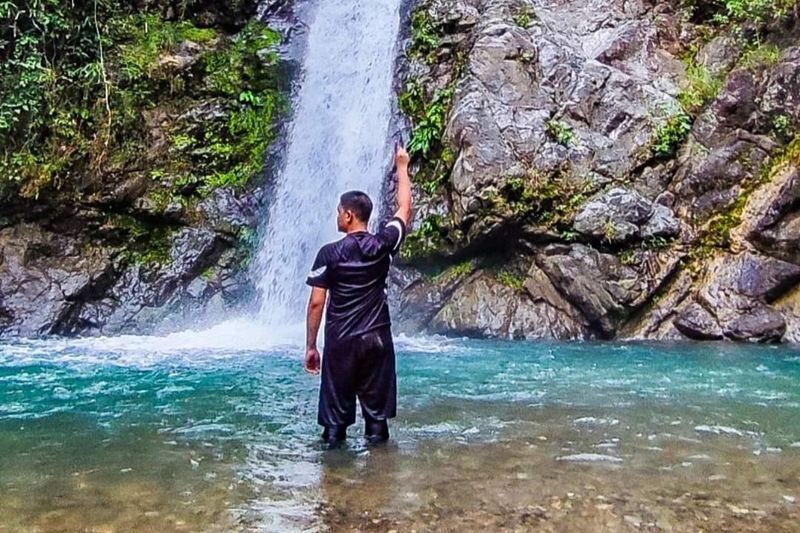 Manila Mt. 387 and Aloha Falls Full-Day Private Tour - Climbing Mt. 387 to the Lovers’ Tree