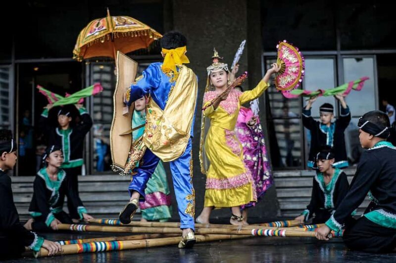 Manila: Private Dinner with Cultural Show and City Tour - Good To Know