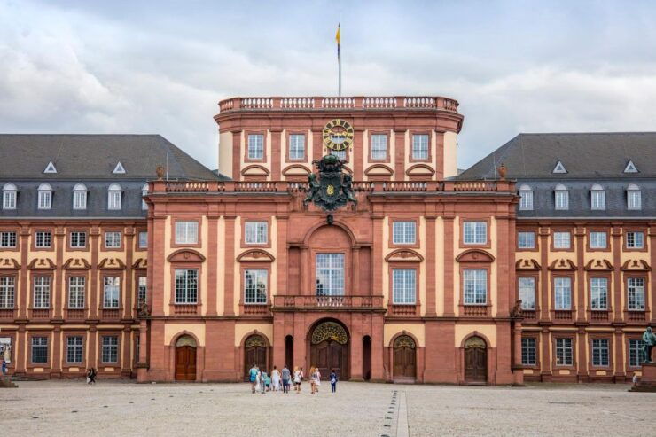 Mannheim: Costume Tour, Executioners, Witches, Hugenots - Accessibility and Cancellation Policy