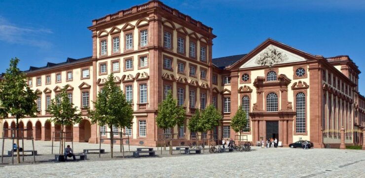 Mannheim: Express Walk With a Local in 60 Minutes - Experience