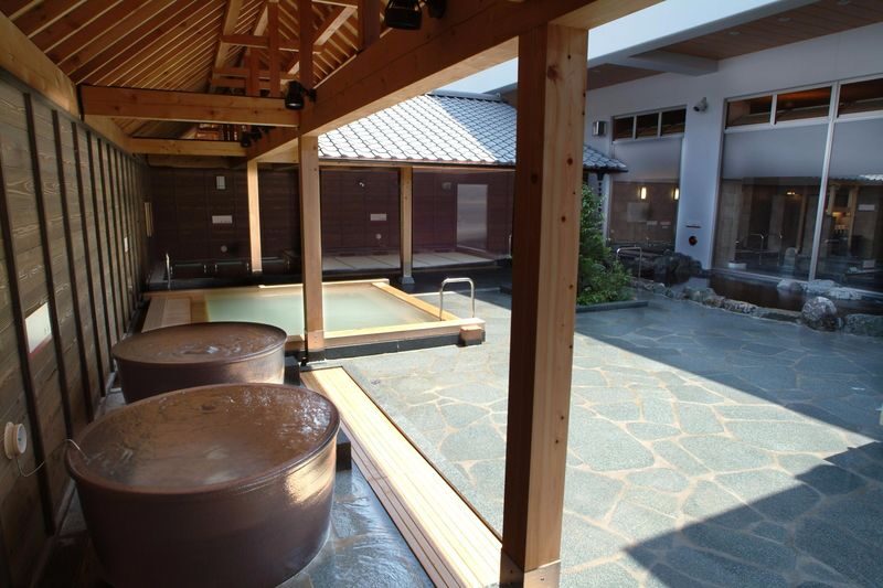 Manten no Yu Japanese Style Hot Spring Experience in Yokohama - Eighteen baths, with room to try more than one