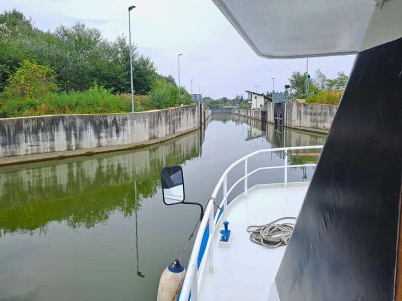 Mantua: Boat trip with a tour guide from the park to the port with the water lift - Practical Details and Tips