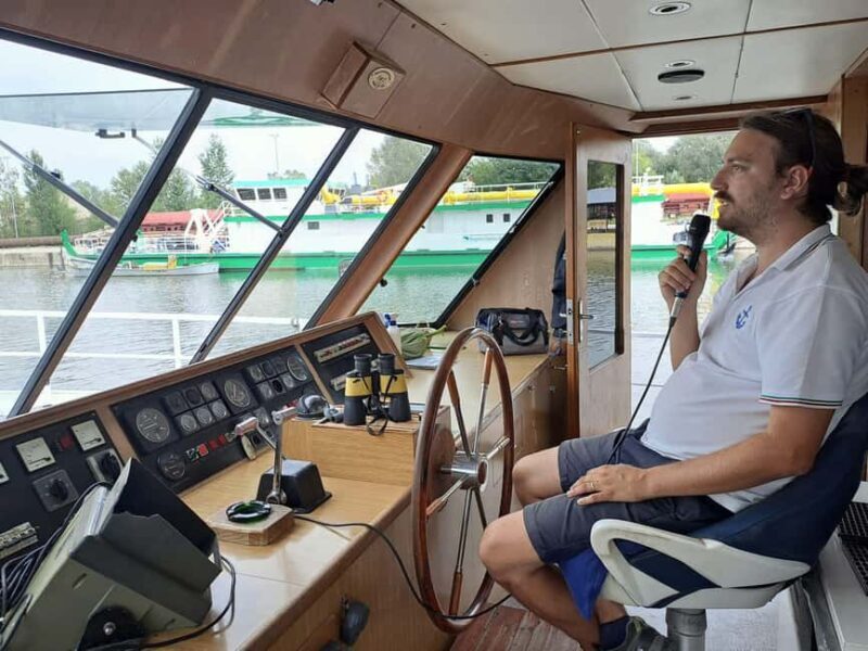 Mantua: Boat trip with a tour guide from the park to the port with the water lift - FAQ