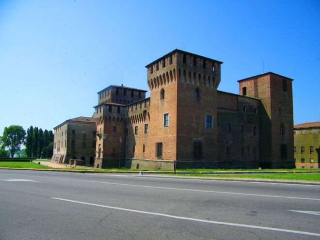 Mantua: Town Highlights and Monuments Walking Tour - Monuments and Landmarks