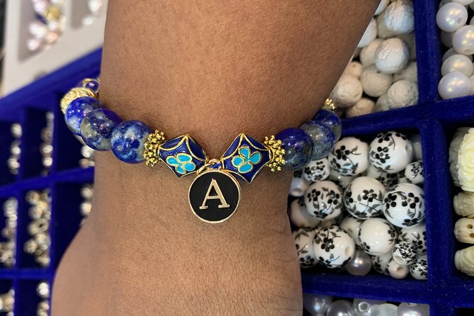 Manufacturing of Customizable Bracelets in Paris - Participant Limit and Operator Information