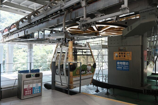 Maokong Gondola and Camphor Trail - Review of the Maokong Gondola and Camphor Trail Tour
