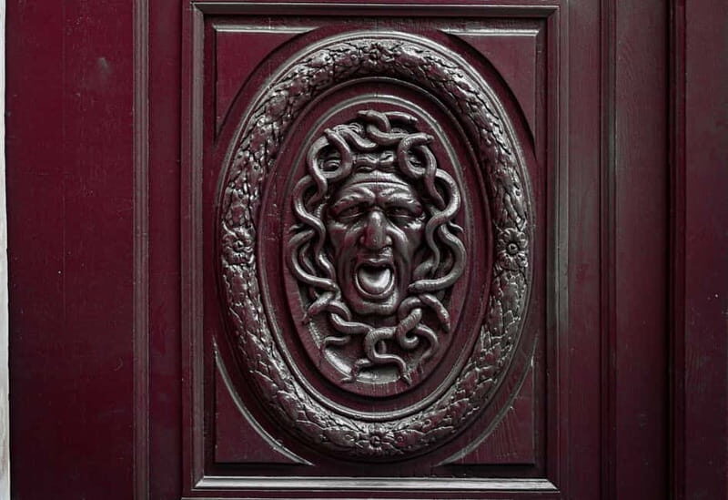 Marais: Intrigues of the French Kings Walking Tour - The Marie Antoinette Dessert Experience