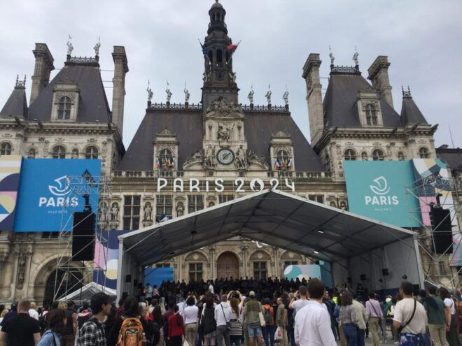 Marais LGBTQ+ Paris Stroll - Social Environment