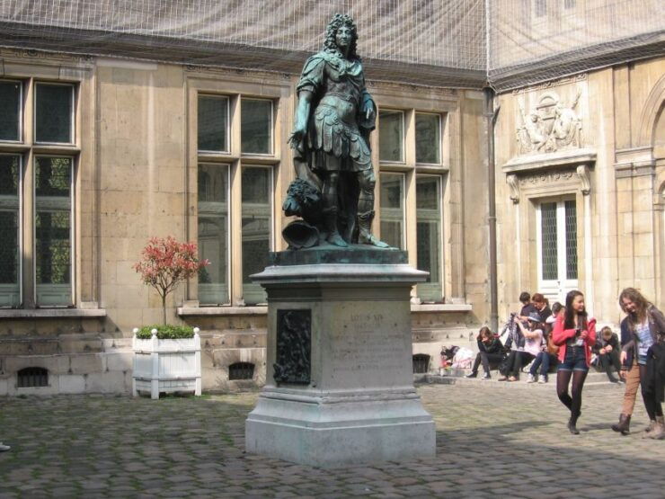 Marais Walking Tour: Lifestyle in Paris - Booking Details