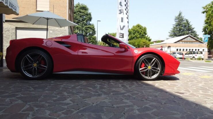 Maranello: Test Drive Ferrari 488 Spider - Driving Experience