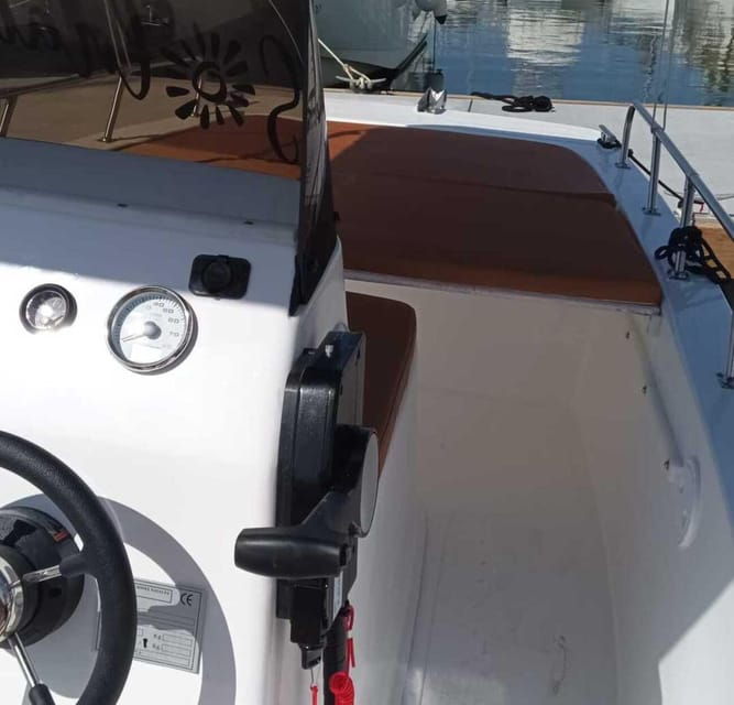 Marbella: Boat Rental Without License - Safety and Regulations