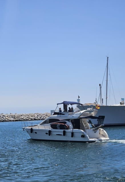 Marbella: Private Cruise in Yacht - Yacht Features