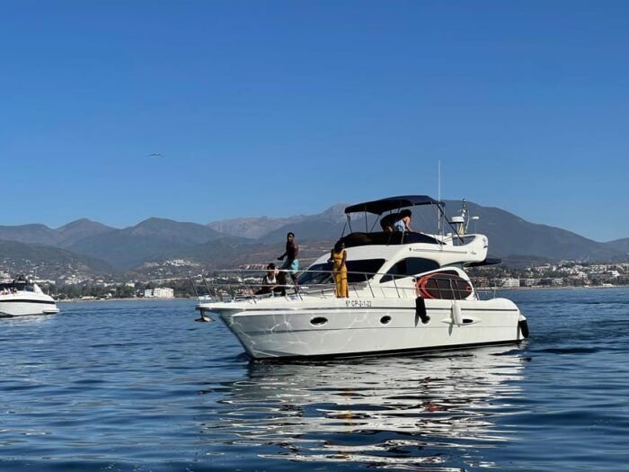 Marbella: Private Cruise in Yacht - Accessibility and Mobility