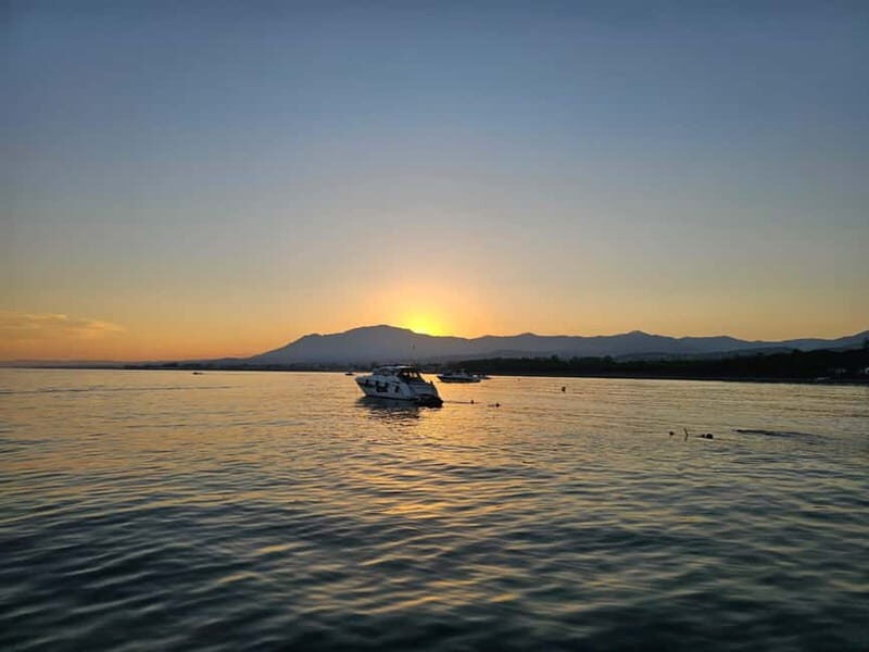 Marbella: shared cruise 2-4 hours on luxury yacht Targa 37 or Targa 48 - Marbella: Shared Cruise 2-4 Hours on Luxury Yacht Targa 37 or Targa 48