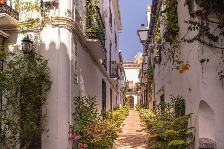 Marbella : Walking Custom Tour With a Local Guide - Good To Know