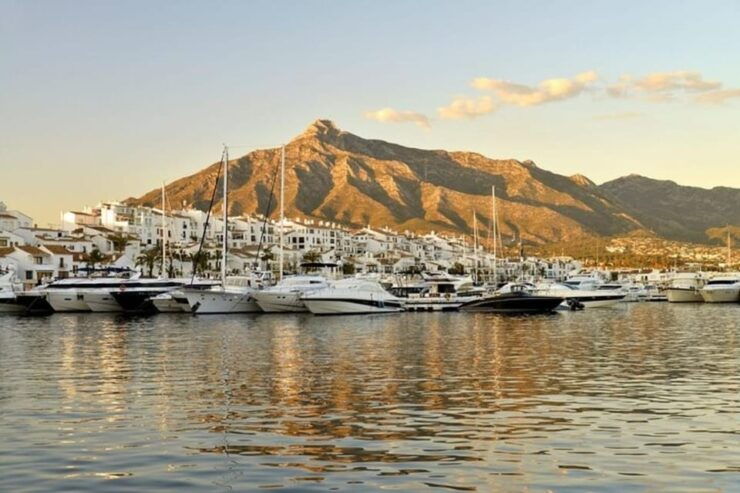 Marbella : Walking Custom Tour With a Local Guide - Highlights and Experience