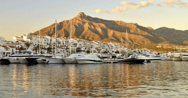 Marbella : Walking Custom Tour With a Local Guide - Guided Services