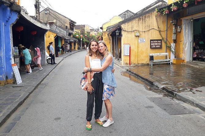 Marble Mountains and Hoi an Ancient Town With Local Foods From Da Nang or Hoi an - Enjoying the Lantern-Lit Streets and Night Market