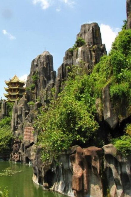 MARBLE MOUNTAINS MONKEY MOUNTAIN AM PHU CAVE MORNING TOUR - Experience Details
