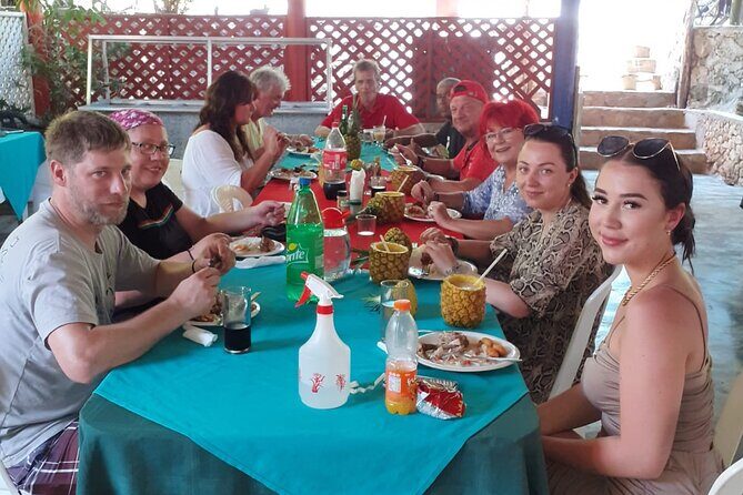 María and Miguel stop - El Limón waterfall with lunch included from las Galeras - FAQs