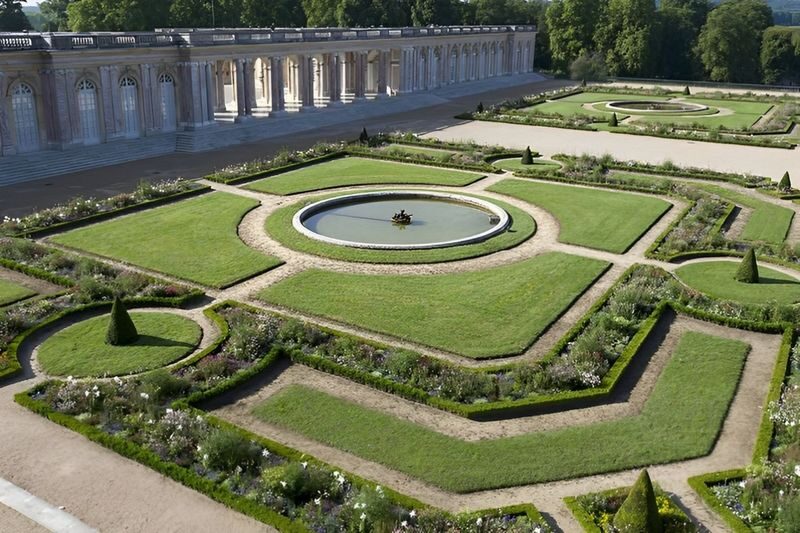 Marie Antoinettes Estate and Trianon Palaces Admission in Paris - Key points to know