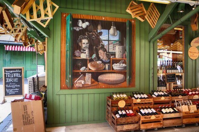 Marienplatz and Viktualienmarkt Private Tour and Tasting - Full Description