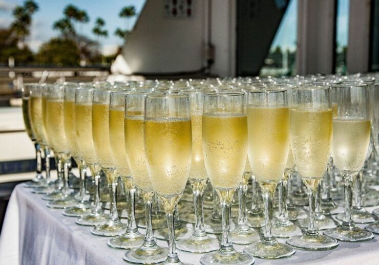 Marina Del Rey: Christmas Eve Buffet Brunch or Dinner Cruise - Pricing and Duration