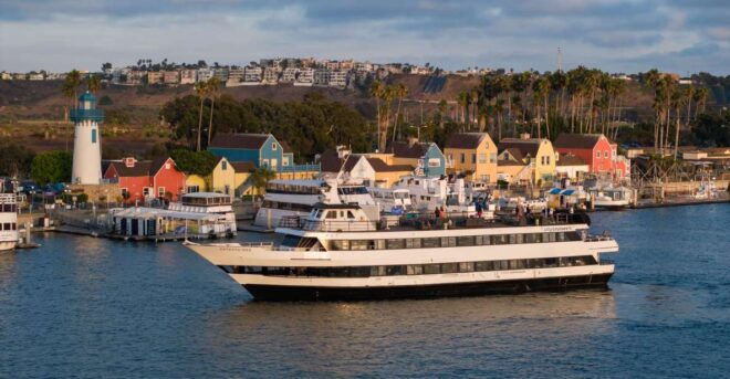 Marina Del Rey: Thanksgiving Buffet Brunch or Dinner Cruise - Dinner Cruise Details