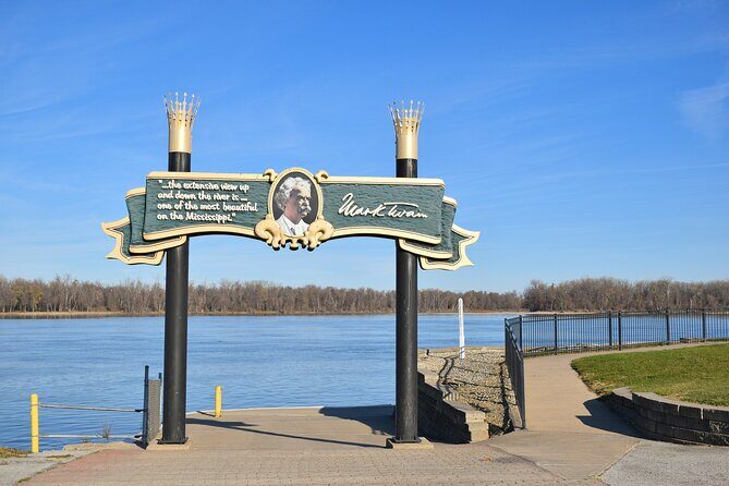 Mark Twains Hannibal Smartphone Walking Tour Plays as you walk - Exploring Hannibal with the Mark Twain Smartphone Walking Tour