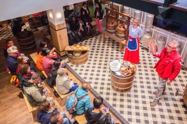 Marken, Volendam and Edam: Private Full-Day Tour - Reservation and Payment