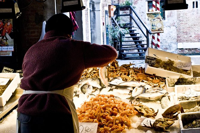 Market Tour & Dining at a Locals Home in Venice - Dining Experience Overview