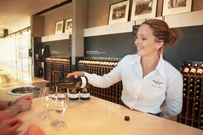 Marlborough: Wineries Visit With Tastings and 2-Course Lunch - Inclusions