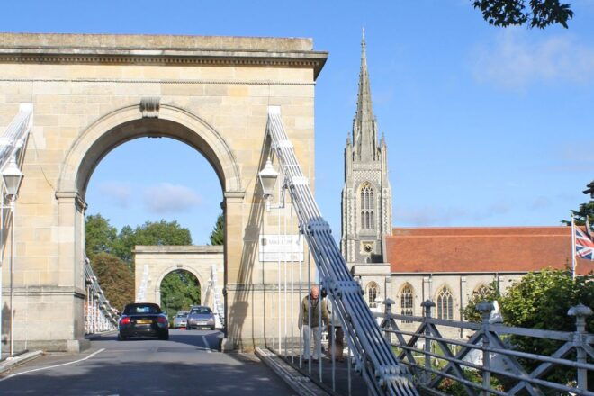 Marlow: Quirky Self-Guided Smartphone Heritage Walks - Prototype for Chain Bridge in Budapest