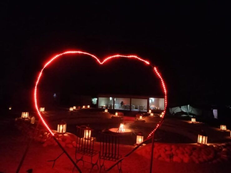 Marrakech: Agafay Desert Dinner With a Show and Transfers - Activity Features