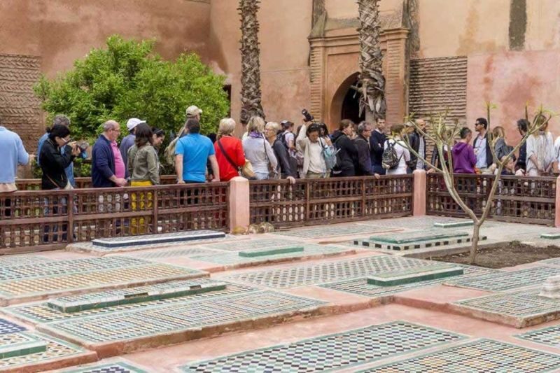 Marrakech Saadian Tombs & Bahia Palace Private Tour - Jemaa el-Fna and the souks: more than a shopping stop