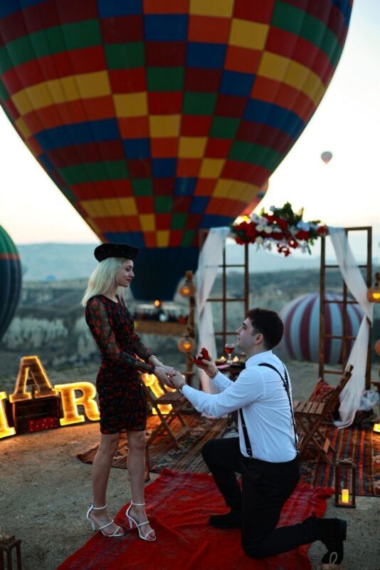 Marry Me concept with photoshooting in Cappadocia - What happens between 5 and 7 a.m.