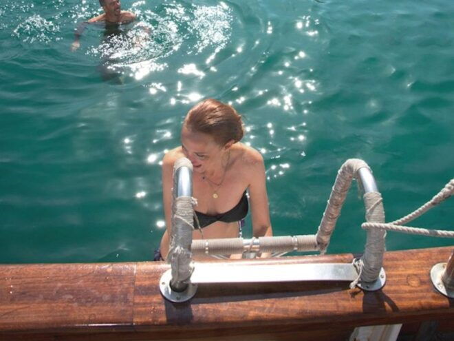Marseille: Calanques Sailing Day Trip With Lunch and Wine - Explore the Calanques on a Sailing Yacht