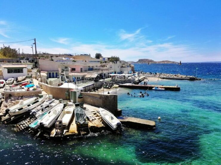 Marseille: Capture the Most Photogenic Spots With a Local - Language and Group Size